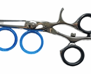 Nożyczki obrotowe Circus 6'00 / URESHII SCISSOR Precyzyjne nożyczki wykonane z wysokogatunkowej stali nierdzewnej 420 C Ergonomiczny kształt dla najlepszego odciążenia dłoni, mechanizm płynnej zmiany ustawienia nadgarstka - 360 stopni obrót. Śruba patentowa do ustawiania siły docisku ramion aby wyregulować według swojego upodobania, ostrza idealne do ślizgu. rozmiar: 6'00 cali leworęczne